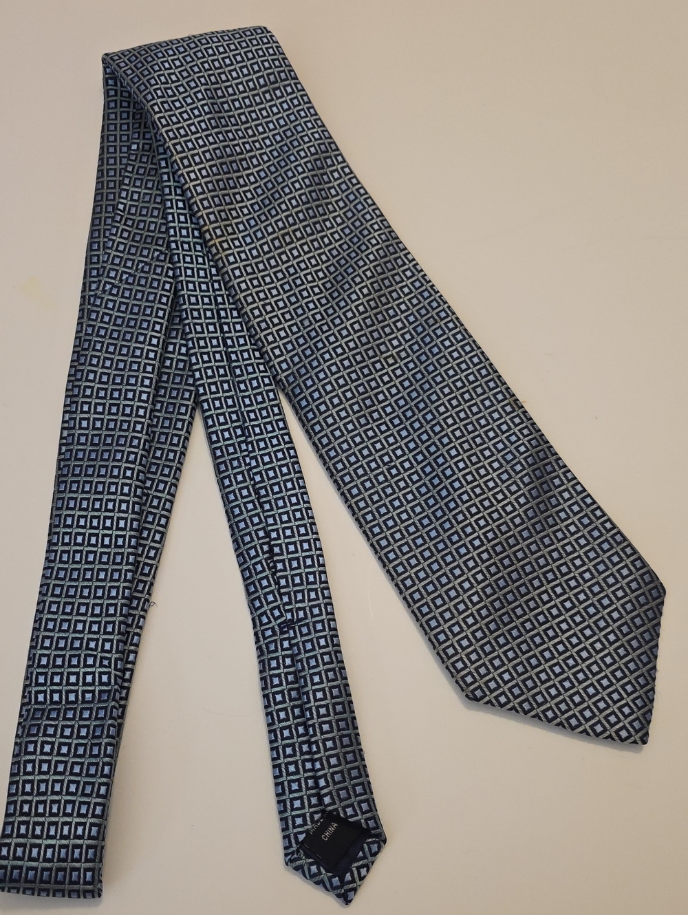 Izod Blue Geometric Pattern Silk Tie